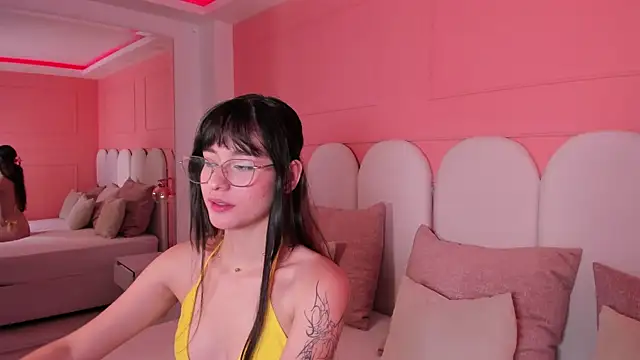 emilly williams  online show from 18, 12, 2024