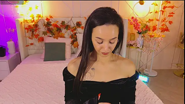 Lolly Neal online show from 4, 12, 2025