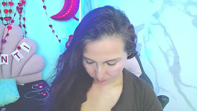 evelyn mature19 online show from 16, 2, 2025