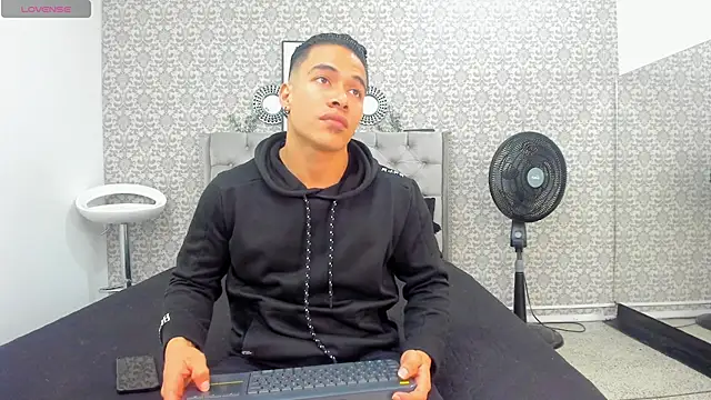 Bryson Collins  online show from 7, 10, 2025