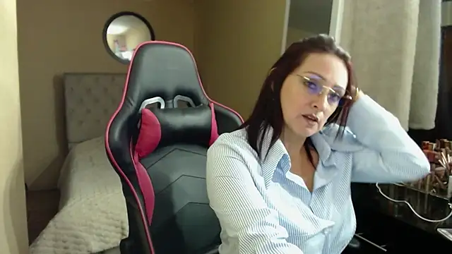 Carol Scottt online show from 14, 4, 2026