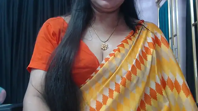Snapshot of desi-maisa130 chatting on 18, 10, 2025 desi-maisa130 online show from 18, 10, 2025