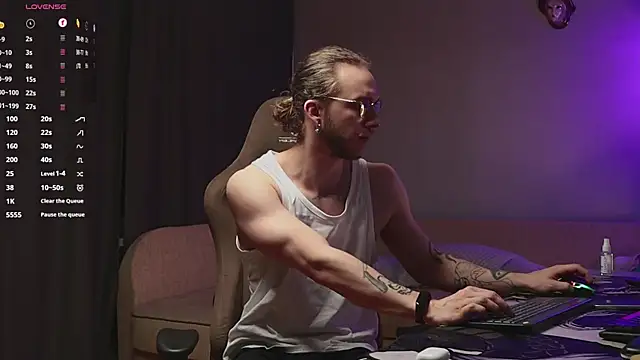 Snapshot of pleasure8869 chatting on 7, 1, 2025 pleasure8869 online show from 7, 1, 2025