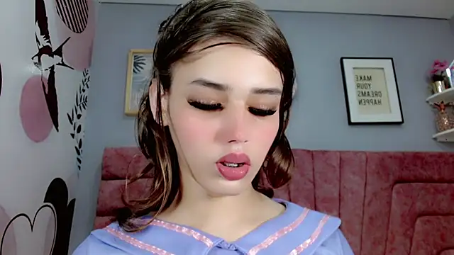 ValeriaAguilar online show from 13, 2, 2025