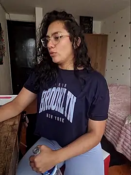 Thaliacooper  online show from 19, 11, 2025