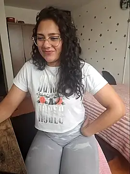 Thaliacooper  online show from 13, 2, 2026