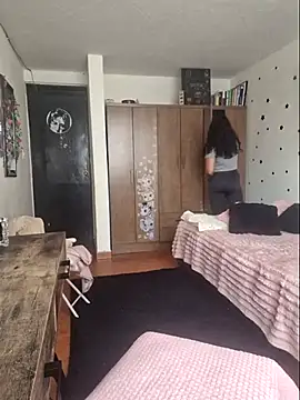 Thaliacooper  online show from 14, 4, 2026