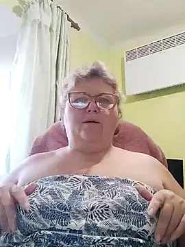Snapshot of AlenushkaGold chatting on 24, 12, 2024 AlenushkaGold online show from 24, 12, 2024
