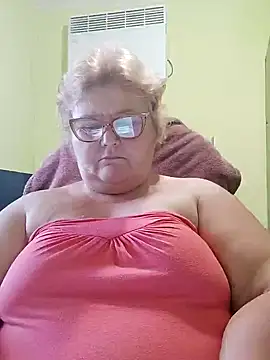 Snapshot of AlenushkaGold chatting on 4, 1, 2025 AlenushkaGold online show from 4, 1, 2025