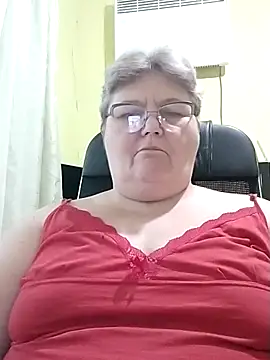 Snapshot of AlenushkaGold chatting on 8, 9, 2025 AlenushkaGold online show from 8, 9, 2025