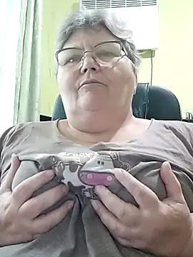 Snapshot of AlenushkaGold chatting on 17, 9, 2025 AlenushkaGold online show from 17, 9, 2025