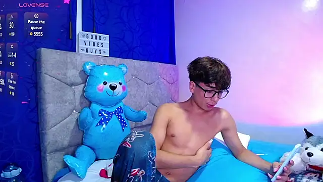 OwenBluee online show from 2, 12, 2024