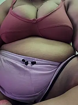 Snapshot of bigboobyrush chatting on 30, 10, 2025 bigboobyrush online show from 30, 10, 2025