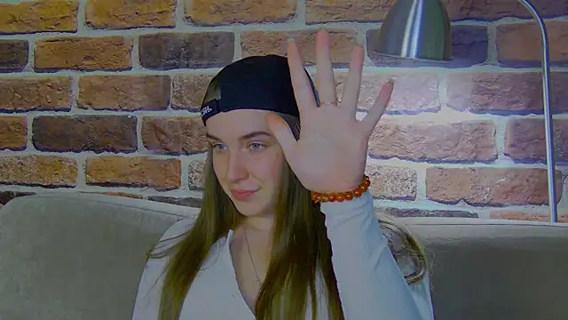 Sofia Hugs online show from 4, 7, 2026