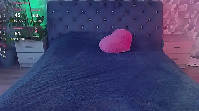 Snapshot of SuzannaWild chatting on 8, 2, 2025 SuzannaWild online show from 8, 2, 2025