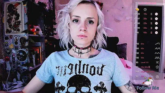 NaniMoore online show from 10, 10, 2025