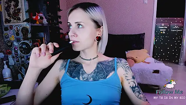 NaniMoore online show from 13, 12, 2025