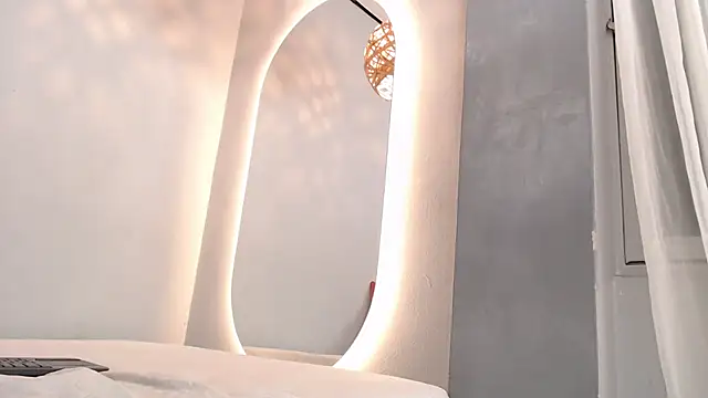 Thayssa ross online show from 8, 3, 2025