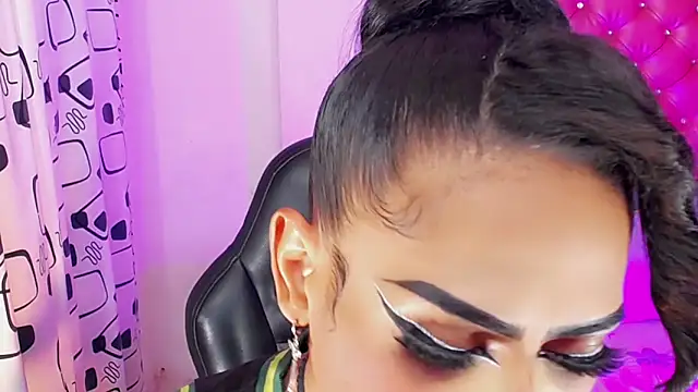 Snapshot of Aslhy_Goddessx chatting on 3, 10, 2025 Aslhy Goddessx online show from 3, 10, 2025