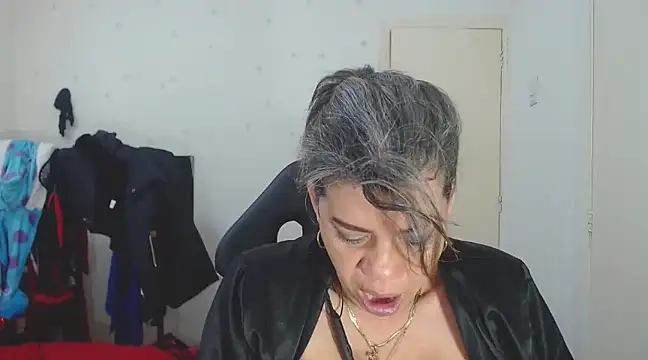 vikyadams online show from 5, 3, 2025