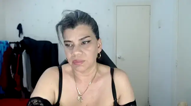 vikyadams online show from 5, 3, 2025