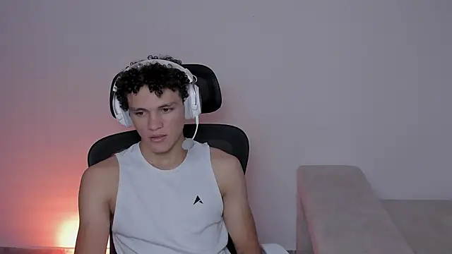 laurent nova online show from 8, 9, 2025