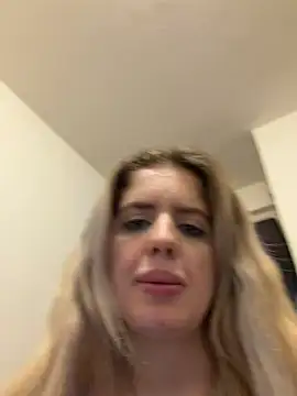 Holly-Glamour online show from 17, 6, 2026