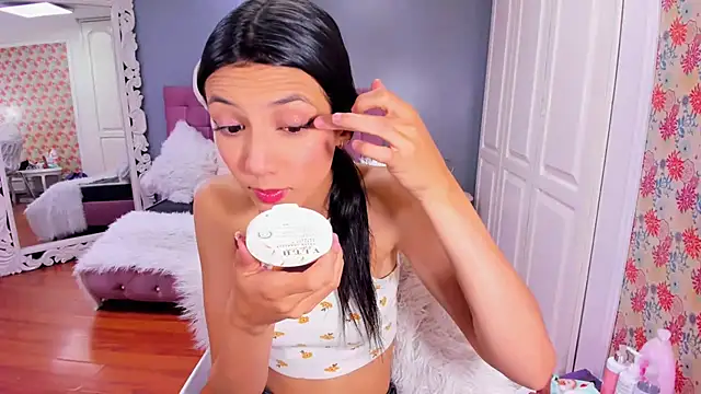 Iris Stone  online show from 4, 12, 2024