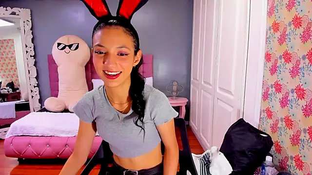 Iris Stone  online show from 13, 2, 2025