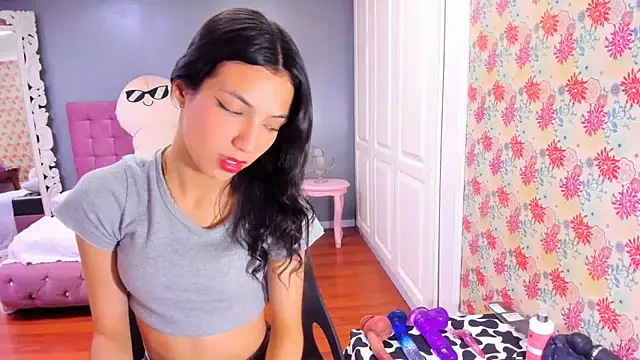 Iris Stone  online show from 4, 3, 2025