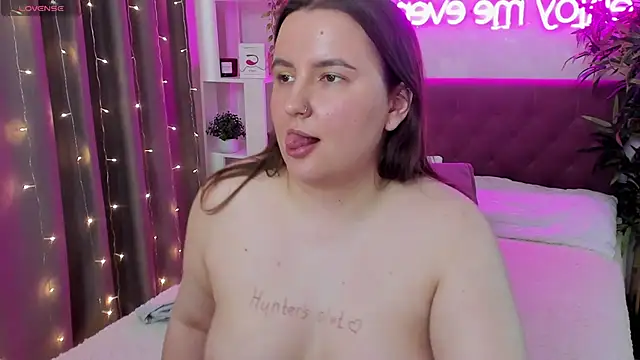 Snapshot of FeralPeach chatting on 2, 5, 2026 FeralPeach online show from 2, 5, 2026