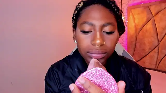 Snapshot of Queen_perla_ chatting on 11, 1, 2025 Queen perla online show from 11, 1, 2025