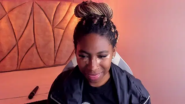 Snapshot of Queen_perla_ chatting on 19, 1, 2025 Queen perla online show from 19, 1, 2025