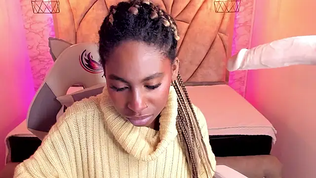 Snapshot of Queen_perla_ chatting on 23, 2, 2025 Queen perla online show from 23, 2, 2025