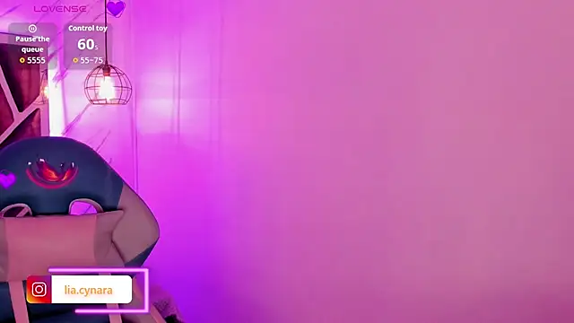 Snapshot of Queen_perla_ chatting on 9, 9, 2025 Queen perla online show from 9, 9, 2025
