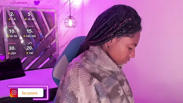 Snapshot of Queen_perla_ chatting on 5, 10, 2025 Queen perla online show from 5, 10, 2025