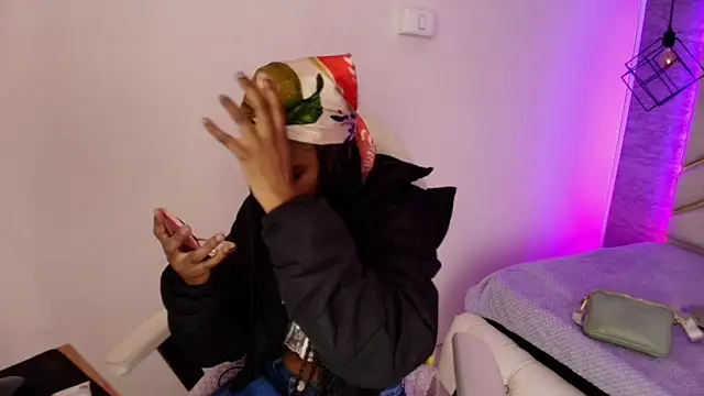 Queen perla  online show from 17, 11, 2025