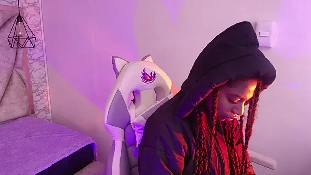 Queen perla  online show from 24, 11, 2025