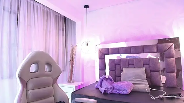 Queen perla  online show from 1, 6, 2026