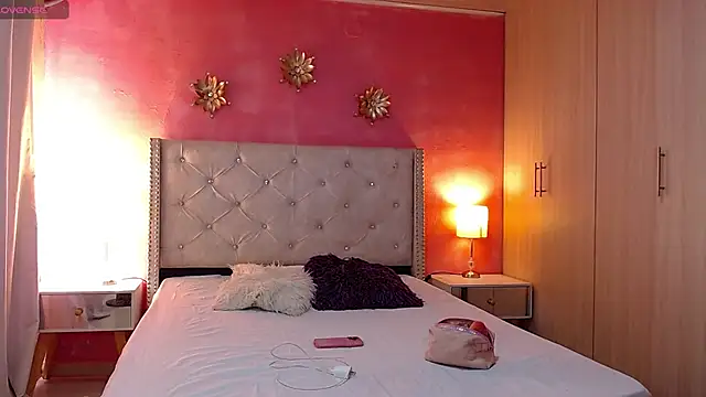 Kim and Mia online show from 2, 12, 2025