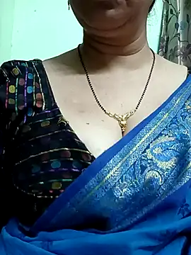 Snapshot of Rosy-B chatting on 7, 12, 2024 Rosy-B online show from 7, 12, 2024