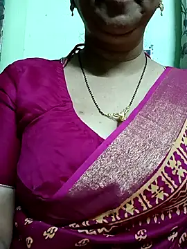 Snapshot of Rosy-B chatting on 11, 12, 2024 Rosy-B online show from 11, 12, 2024