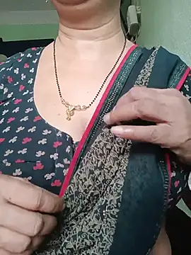 Snapshot of Rosy-B chatting on 15, 7, 2026 Rosy-B online show from 15, 7, 2026