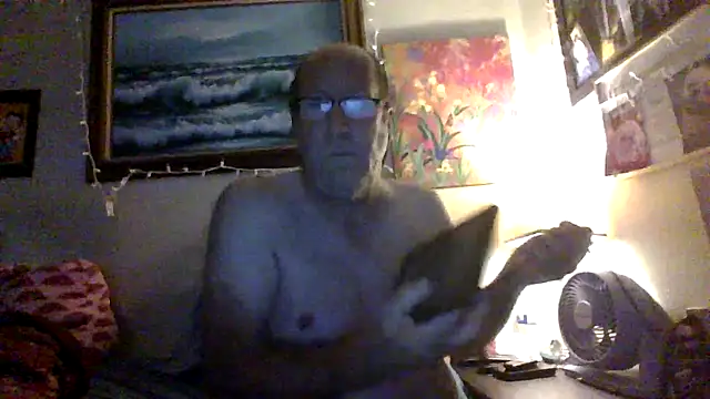 Snapshot of hornyrich69 chatting on 8, 12, 2024 hornyrich69 online show from 8, 12, 2024