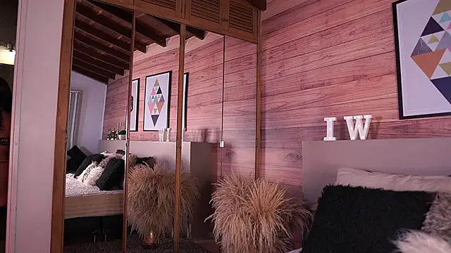 IzzyWild online show from 20, 10, 2025