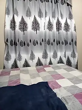 Snapshot of FreakyAngel3X chatting on 6, 4, 2026 FreakyAngel3X online show from 6, 4, 2026