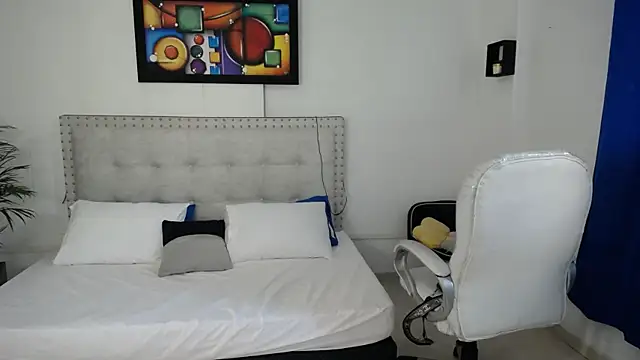 Chiqui milk  online show from 12, 2, 2025