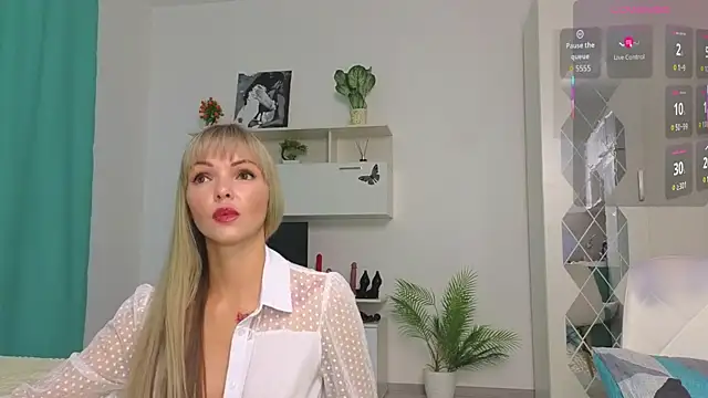 Snapshot of Molliblum chatting on 2, 10, 2025 Molliblum online show from 2, 10, 2025