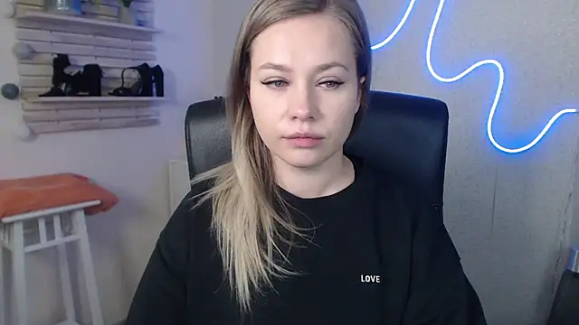 holly xglam online show from 9, 12, 2024