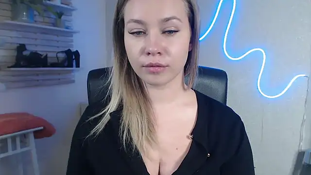 holly xglam online show from 13, 12, 2024